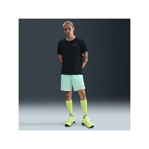 Męskie spodenki do biegania z wszytą bielizną Dri-FIT Nike Challenger 18 cm - Zieleń ze sklepu Nike poland w kategorii Spodenki męskie - zdjęcie 184265005