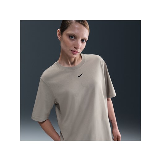 T-shirt damski Nike Sportswear Essential - Szary ze sklepu Nike poland w kategorii Bluzki damskie - zdjęcie 184265128