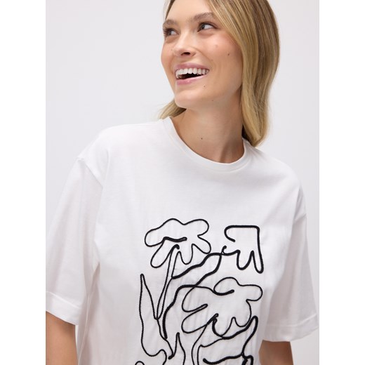 Reserved - T-shirt z haftem - biały ze sklepu Reserved w kategorii Bluzki damskie - zdjęcie 184272565