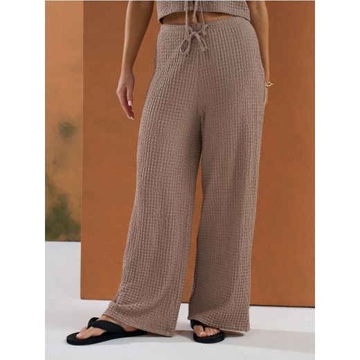 Sinsay - Strukturalne spodnie wide leg - brązowy ze sklepu Sinsay w kategorii Spodnie damskie - zdjęcie 184276668