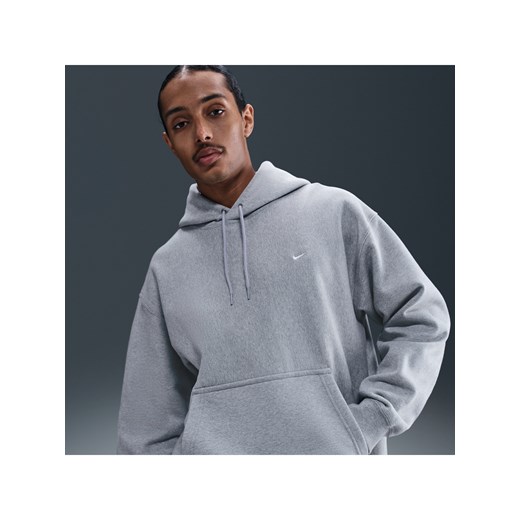 Męska bluza z kapturem Nike Solo Swoosh - Szary ze sklepu Nike poland w kategorii Bluzy męskie - zdjęcie 184284287