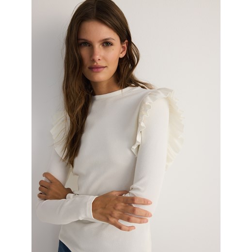 Reserved - Dzianinowy longsleeve z falbanami - złamana biel ze sklepu Reserved w kategorii Bluzki damskie - zdjęcie 184293606