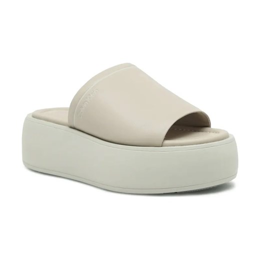 Calvin Klein Skórzane klapki FLATFORM SLIDE LTH ze sklepu Gomez Fashion Store w kategorii Klapki damskie - zdjęcie 184300218