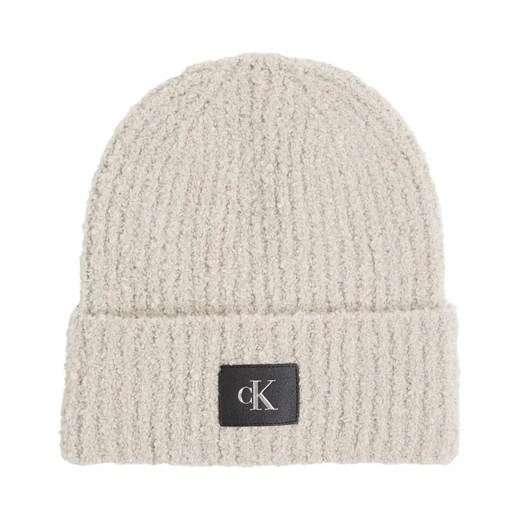 Calvin Klein Jeans Czapka HARDWARE | z dodatkiem wełny ze sklepu Gomez Fashion Store w kategorii Czapki zimowe damskie - zdjęcie 184315507