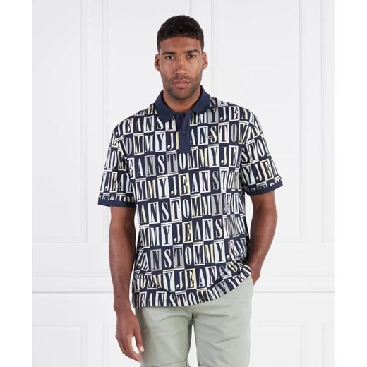 Tommy Jeans Polo TJM SKATER TOMMY AOP | Regular Fit ze sklepu Gomez Fashion Store w kategorii T-shirty męskie - zdjęcie 184323428