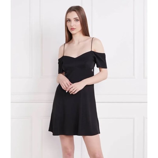 Calvin Klein Jeans Sukienka OFF SHOULDER MINI ze sklepu Gomez Fashion Store w kategorii Sukienki - zdjęcie 184325448