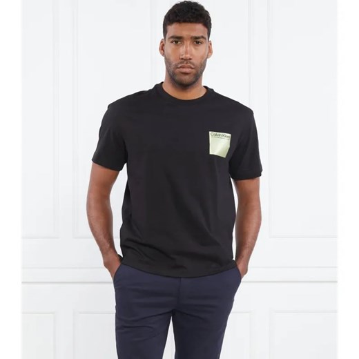 Calvin Klein T-shirt ELEMENTA PHOTO BACK PRINT TEE ze sklepu Gomez Fashion Store w kategorii T-shirty męskie - zdjęcie 184351535