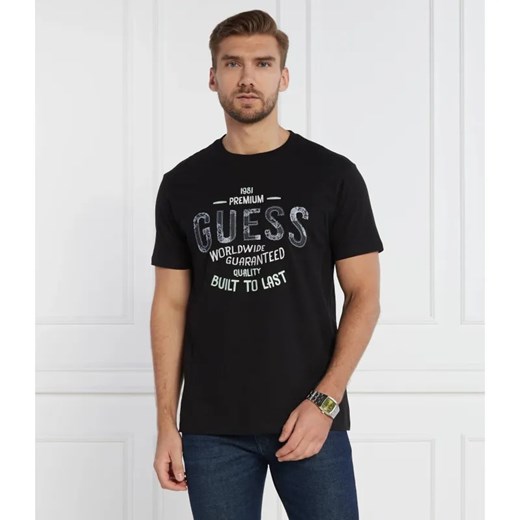 GUESS T-shirt SS CN GUESS PATCH | Regular Fit ze sklepu Gomez Fashion Store w kategorii T-shirty męskie - zdjęcie 184352258