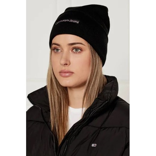 Calvin Klein Jeans Czapka INST EMBRO One Size okazyjna cena Gomez Fashion Store