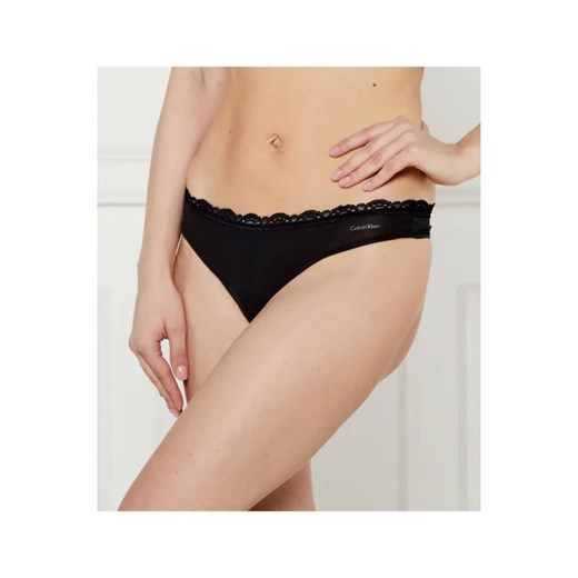 Calvin Klein Underwear Stringi ze sklepu Gomez Fashion Store w kategorii Majtki damskie - zdjęcie 184503306