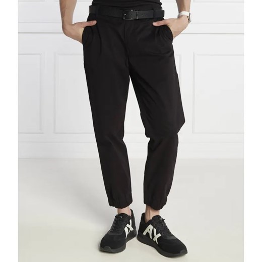Armani Exchange Spodnie jogger p50 | Regular Fit ze sklepu Gomez Fashion Store w kategorii Spodnie męskie - zdjęcie 184506668