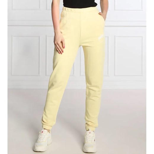 GUESS ACTIVE Spodnie dresowe BRYONY | Regular Fit ze sklepu Gomez Fashion Store w kategorii Spodnie damskie - zdjęcie 184507539