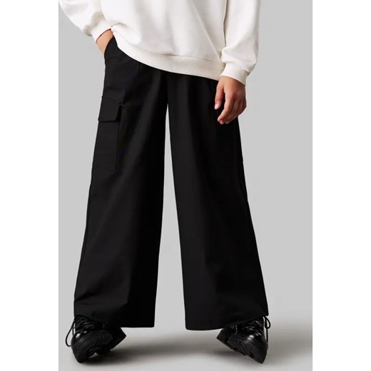 Calvin Klein Jeans Spodnie cargo | Relaxed fit ze sklepu Gomez Fashion Store w kategorii Spodnie dziewczęce - zdjęcie 184508689