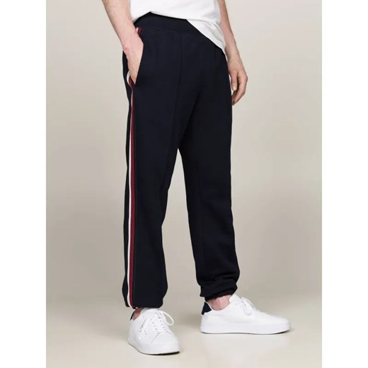 Tommy Hilfiger Spodnie dresowe | Regular Fit ze sklepu Gomez Fashion Store w kategorii Spodnie męskie - zdjęcie 184508778