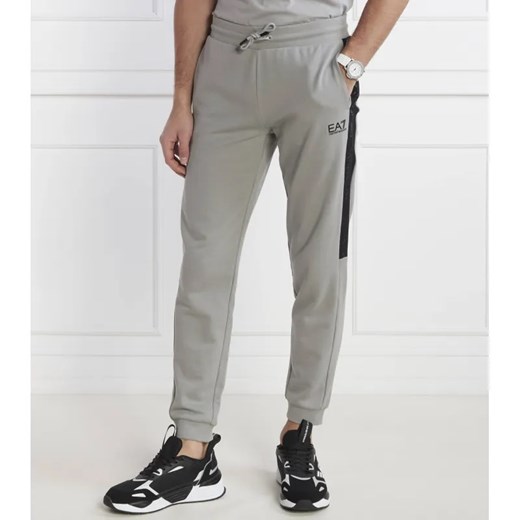 EA7 Spodnie dresowe | Regular Fit ze sklepu Gomez Fashion Store w kategorii Spodnie męskie - zdjęcie 184510398