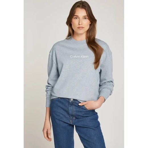 Calvin Klein Bluza HERO LOGO | Regular Fit ze sklepu Gomez Fashion Store w kategorii Bluzy damskie - zdjęcie 184511028
