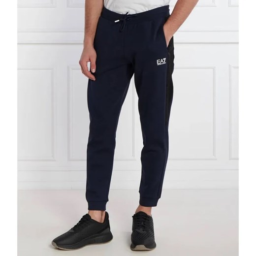 EA7 Spodnie dresowe | Regular Fit ze sklepu Gomez Fashion Store w kategorii Spodnie męskie - zdjęcie 184511185