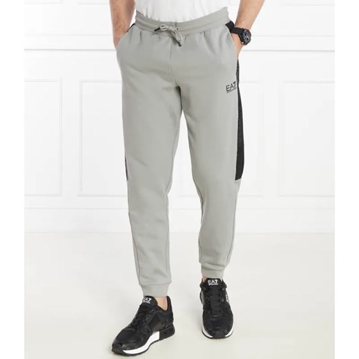 EA7 Spodnie dresowe | Regular Fit ze sklepu Gomez Fashion Store w kategorii Spodnie męskie - zdjęcie 184511309