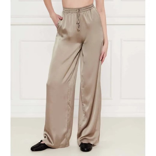 GUESS Satynowe spodnie INES | flare fit ze sklepu Gomez Fashion Store w kategorii Spodnie damskie - zdjęcie 184511349