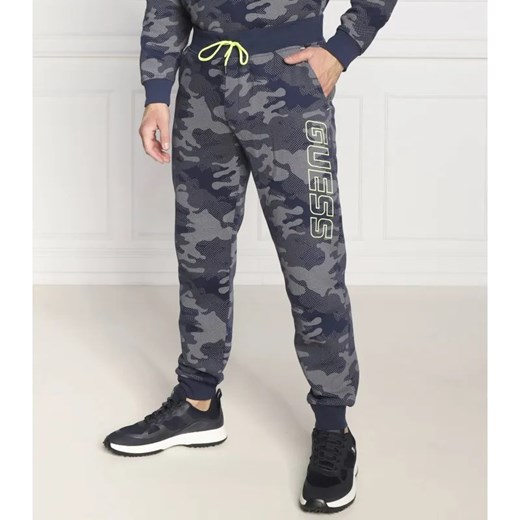 GUESS ACTIVE Spodnie dresowe | Regular Fit ze sklepu Gomez Fashion Store w kategorii Spodnie męskie - zdjęcie 184512177