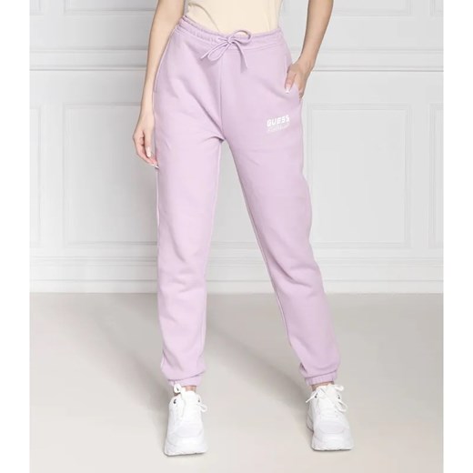GUESS ACTIVE Spodnie dresowe ALISHA | Regular Fit ze sklepu Gomez Fashion Store w kategorii Spodnie damskie - zdjęcie 184512968