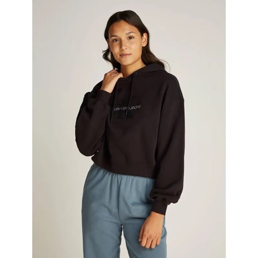 Calvin Klein Jeans Bluza CHENILLE | Cropped Fit ze sklepu Gomez Fashion Store w kategorii Bluzy damskie - zdjęcie 184516966