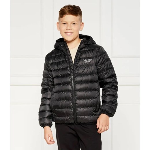 Calvin Klein Jeans Puchowa kurtka | Regular Fit ze sklepu Gomez Fashion Store w kategorii Kurtki chłopięce - zdjęcie 184517019