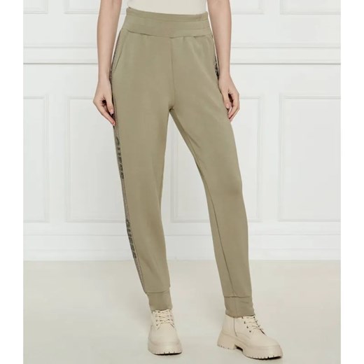 GUESS Spodnie dresowe VICTOIRE | Regular Fit ze sklepu Gomez Fashion Store w kategorii Spodnie damskie - zdjęcie 184517255