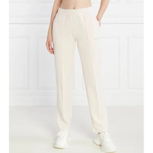 GUESS ACTIVE Spodnie dresowe EUPHEMIA STRAIGHT LEG | Regular Fit ze sklepu Gomez Fashion Store w kategorii Spodnie damskie - zdjęcie 184517375