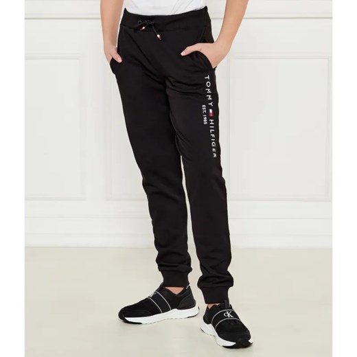 Tommy Hilfiger Spodnie dresowe | Regular Fit ze sklepu Gomez Fashion Store w kategorii Spodnie chłopięce - zdjęcie 184517467