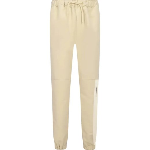 Calvin Klein Jeans Spodnie dresowe PARACHUTE | Regular Fit ze sklepu Gomez Fashion Store w kategorii Spodnie chłopięce - zdjęcie 184518538