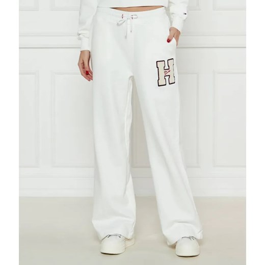 Tommy Jeans Spodnie dresowe | flare fit ze sklepu Gomez Fashion Store w kategorii Spodnie damskie - zdjęcie 184521578