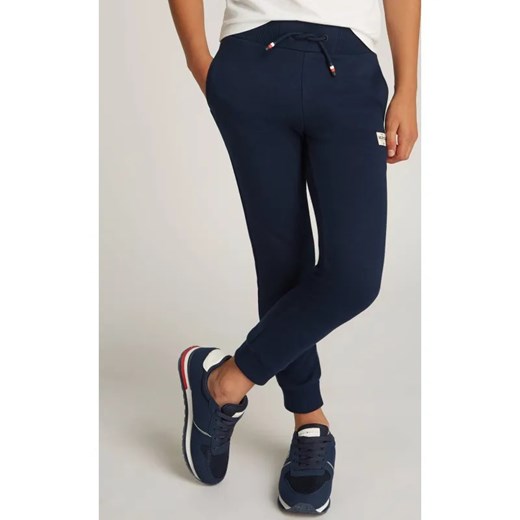 Tommy Hilfiger Spodnie dresowe | Regular Fit ze sklepu Gomez Fashion Store w kategorii Spodnie chłopięce - zdjęcie 184531195