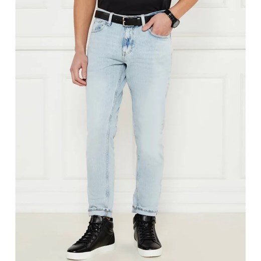 Tommy Jeans Jeansy AUSTIN | Tapered fit ze sklepu Gomez Fashion Store w kategorii Jeansy męskie - zdjęcie 184531317