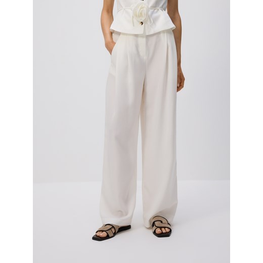 Reserved - Spodnie z lyocellem - złamana biel Reserved M Reserved