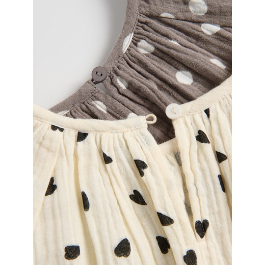 Sukienka dziewczęca Reserved bawełniana w abstrakcyjnym wzorze 