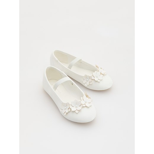 Reserved - Białe baleriny - biały ze sklepu Reserved w kategorii Balerinki dziecięce - zdjęcie 184540369