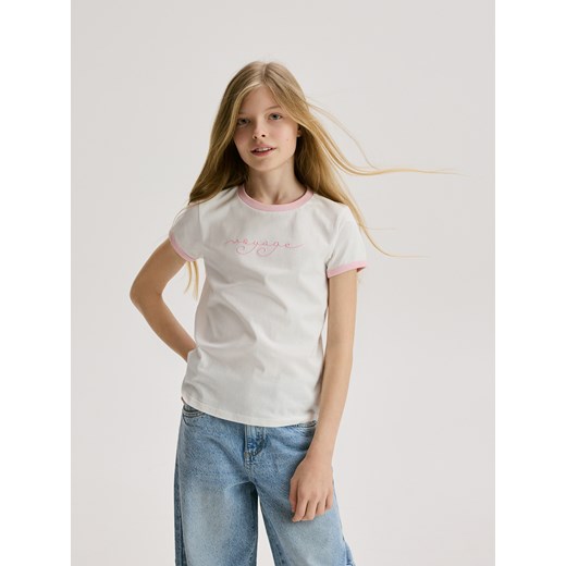 Reserved - Bawełniany T-shirt z haftem - złamana biel ze sklepu Reserved w kategorii Bluzki dziewczęce - zdjęcie 184542218