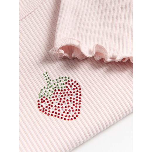 Reserved - Prążkowany t-shirt z aplikacją - pastelowy róż ze sklepu Reserved w kategorii Bluzki dziewczęce - zdjęcie 184542257