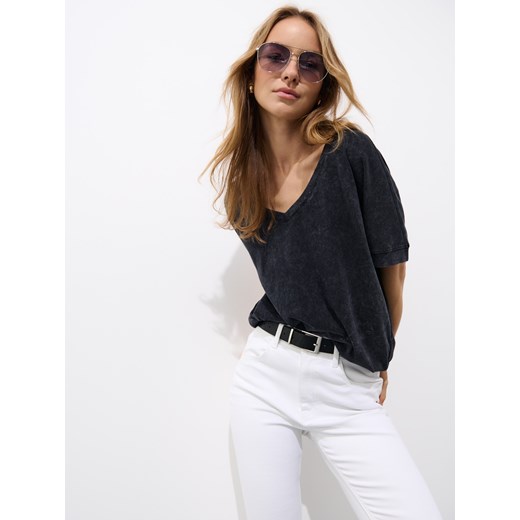 Mohito - Bawełniany t-shirt z efektem sprania - czarny ze sklepu Mohito w kategorii Bluzki damskie - zdjęcie 184545768