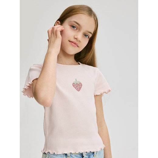 Reserved - Prążkowany t-shirt z aplikacją - pastelowy róż ze sklepu Reserved w kategorii Bluzki dziewczęce - zdjęcie 184549639