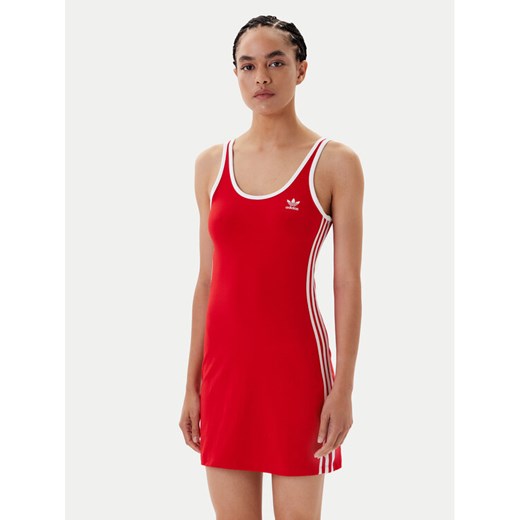 adidas Sukienka codzienna adicolor 3-Stripes JW2584 Czerwony Slim Fit ze sklepu MODIVO w kategorii Sukienki - zdjęcie 184553468