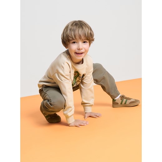 Sinsay - Jeansy z przeszyciami na kolanach - khaki Sinsay 140 (9-10 l) Sinsay