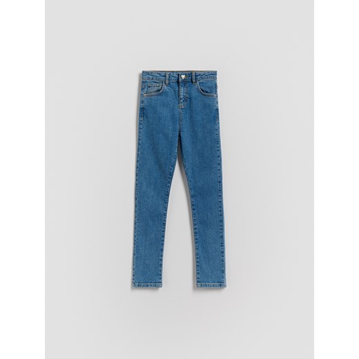 Reserved - Jeansy slim fit z guzikiem w serce - niebieski ze sklepu Reserved w kategorii Spodnie dziewczęce - zdjęcie 184559946