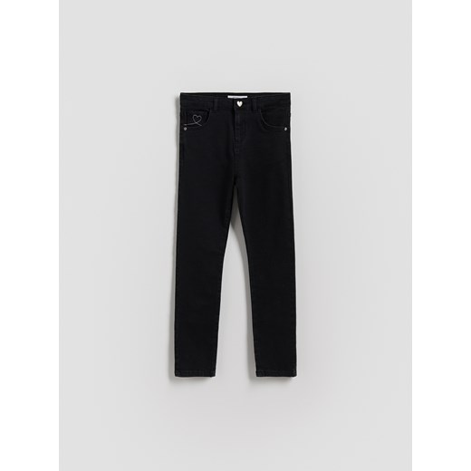 Reserved - Jeansy slim fit z guzikiem w serce - szary ze sklepu Reserved w kategorii Spodnie dziewczęce - zdjęcie 184561657