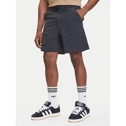 adidas Szorty materiałowe Premium Essentials Utility Cargo JD2107 Czarny Loose Fit ze sklepu MODIVO w kategorii Spodenki męskie - zdjęcie 184562226