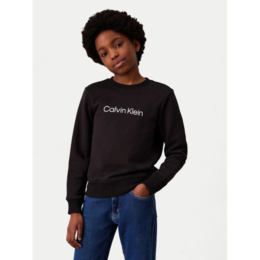 Calvin Klein Jeans Bluza Inst Logo IU0IU00680 M Czarny Regular Fit ze sklepu MODIVO w kategorii Bluzy chłopięce - zdjęcie 184565166