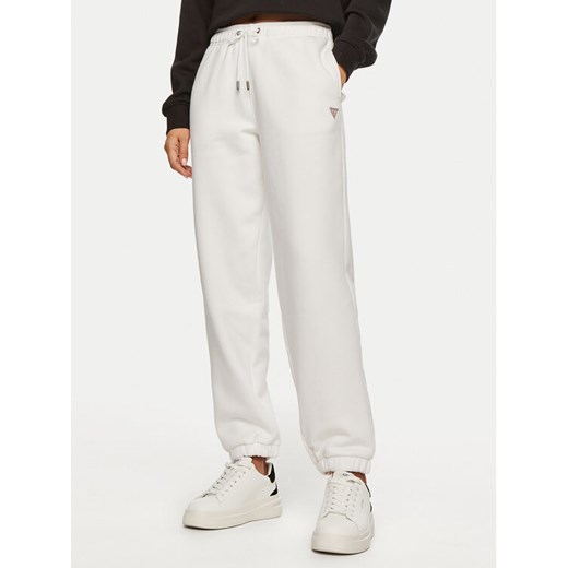 Guess Jeans Spodnie dresowe W4YB33 KC811 Biały Regular Fit ze sklepu MODIVO w kategorii Spodnie damskie - zdjęcie 184575355