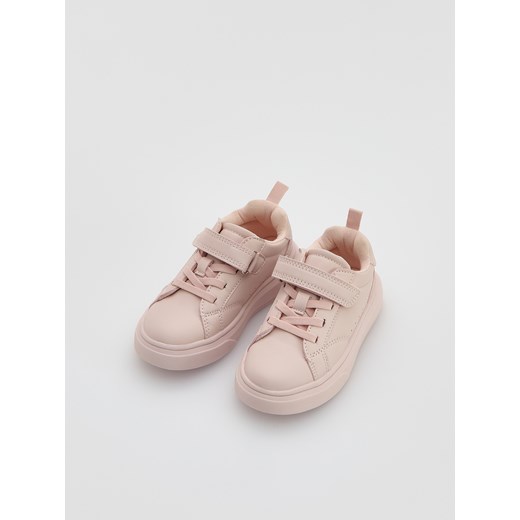 Reserved - Sneakersy z imitacji skóry - pastelowy róż ze sklepu Reserved w kategorii Trampki dziecięce - zdjęcie 184598009