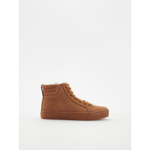 Reserved - Ocieplane sneakersy za kostkę - brązowy ze sklepu Reserved w kategorii Trampki dziecięce - zdjęcie 184598617
